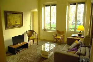 Avenue De Breteuil Hotel